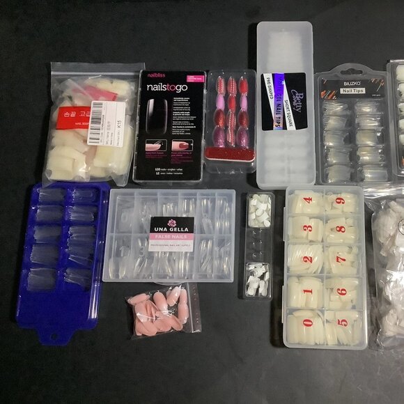 LOT #18 HUGE LOT NAIL TIPS There Are 100’s Of Them All Sizes All Shapes NEW - Picture 1 of 8